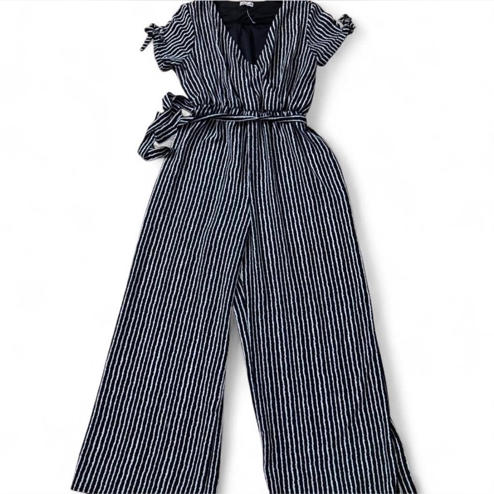 black and white striped jumpsuit with tie waist #striped #jumpsuit